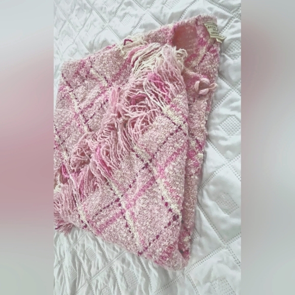 🌟NWOT Pink Plaid Fringe Poncho Sweater Wrap Boho-  One Size - Made In Ireland🌟 - Picture 9 of 12
